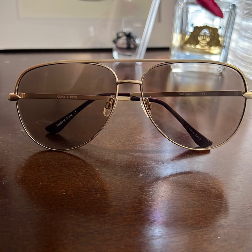 Quay Oversized Gold Frame Aviator Sunglasses Great Condition